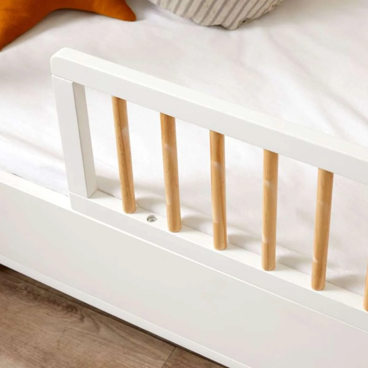 Aspen Cot Toddler Bed Half Frame - White/Natural - Image 5
