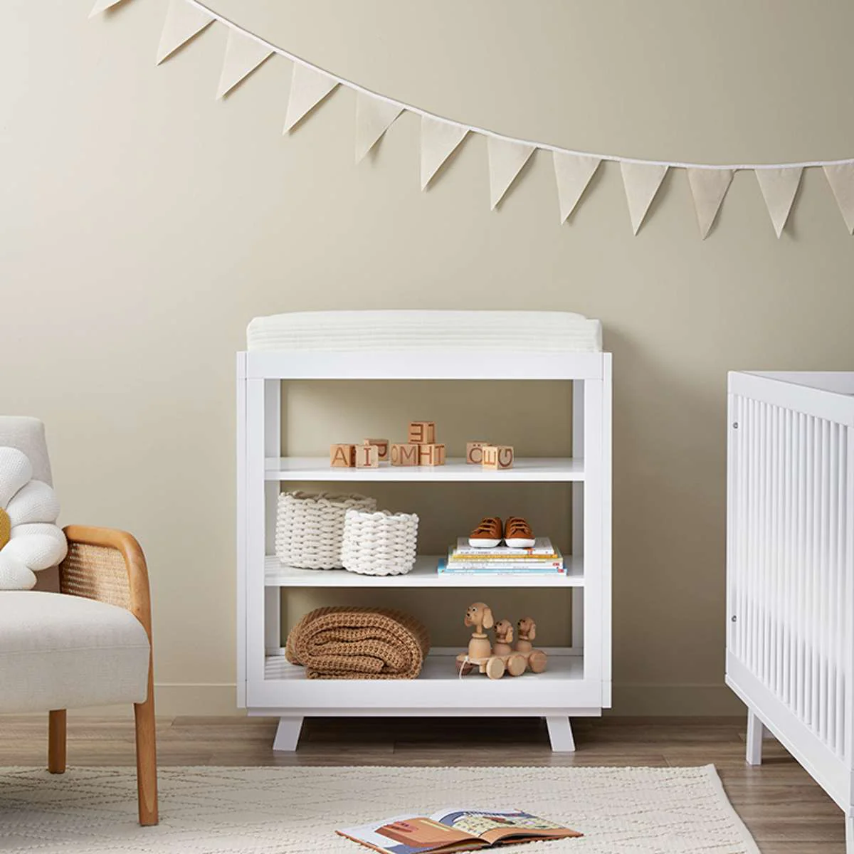 Aspen White Six Piece Nursery Set - Image 5