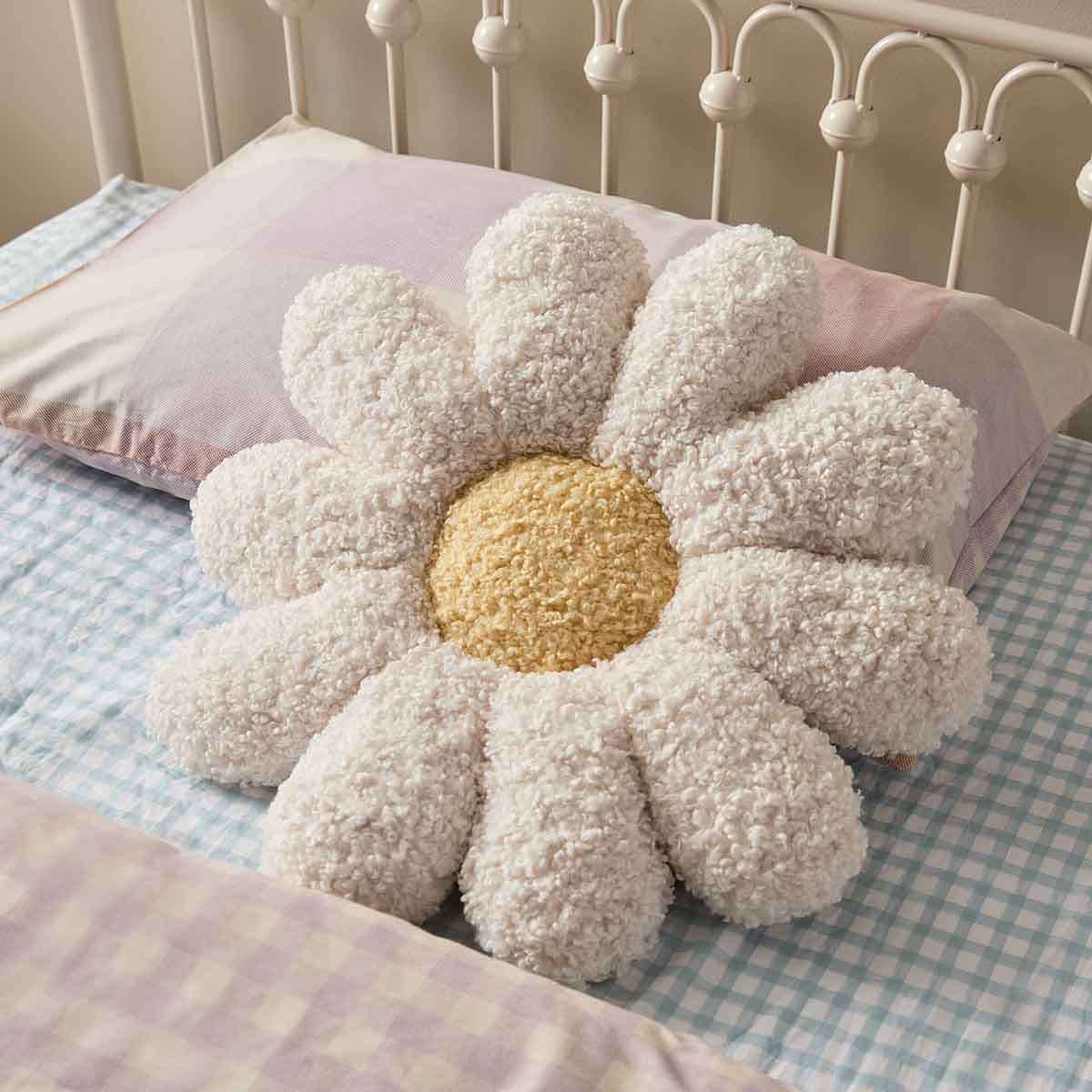 Daisy Flower Cushion - White - Image 2