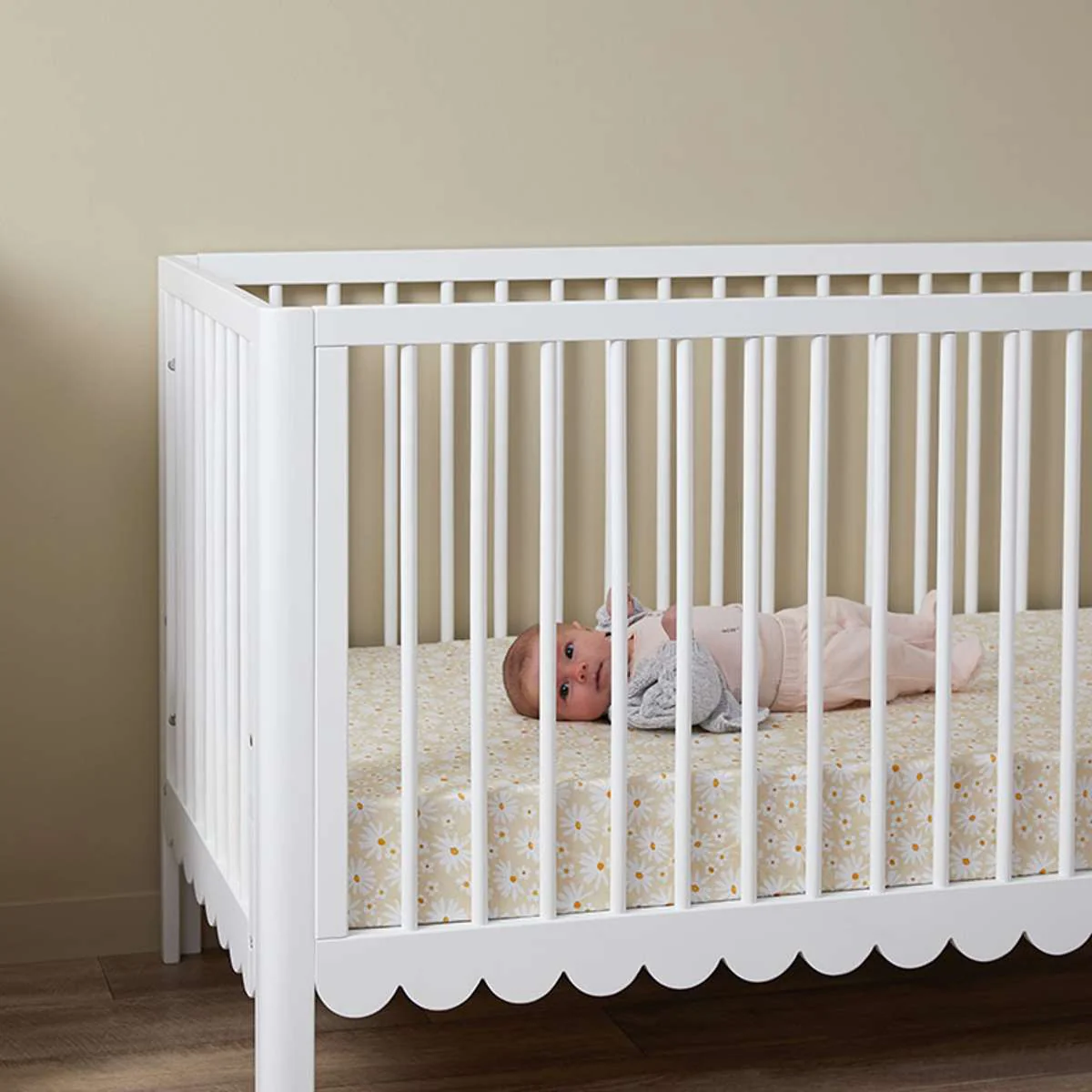 Maisie Scalloped White 3-in-1 Cot Conversion Bundle - Image 3