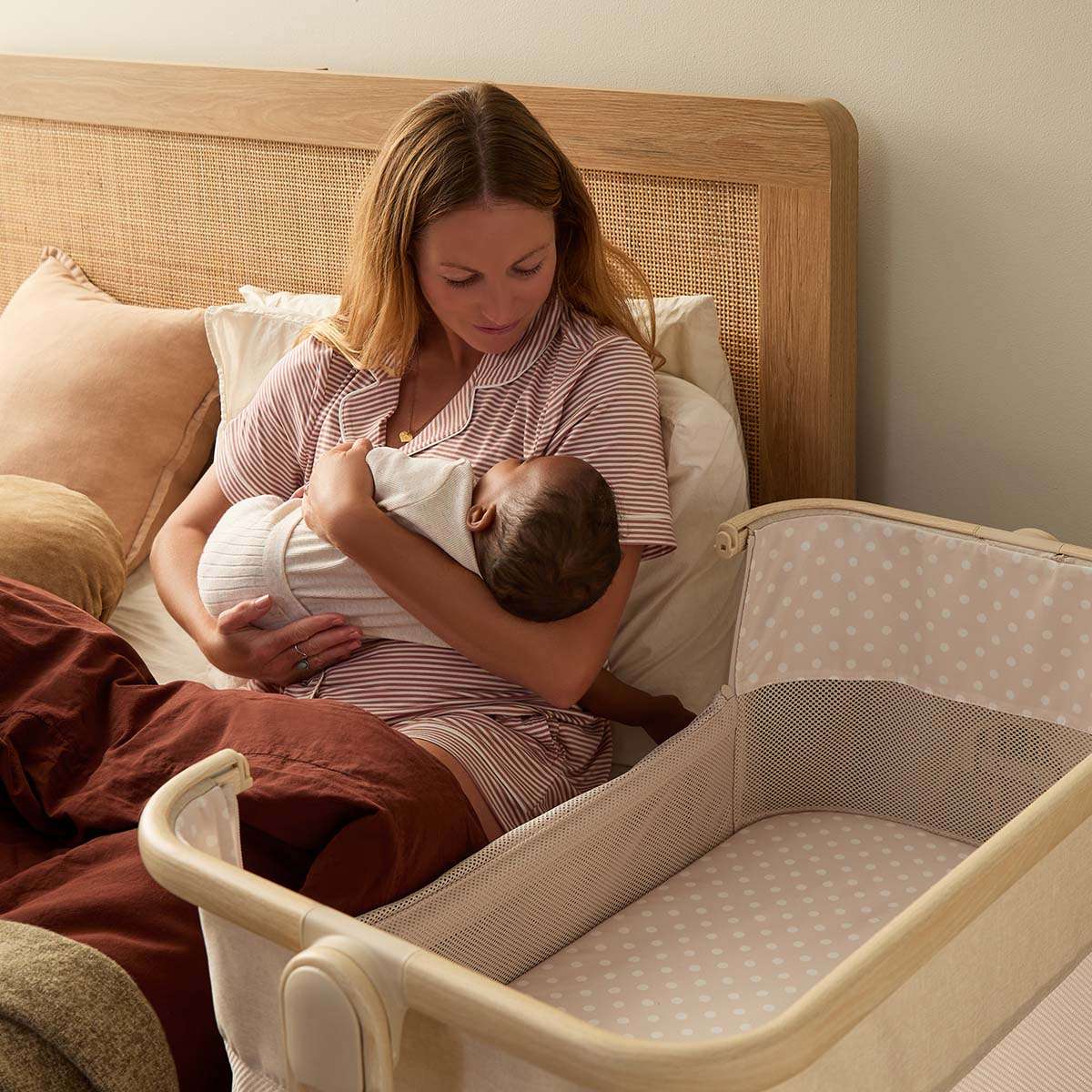 Mocka Dream Swing Co Sleep Bassinet - Image 4